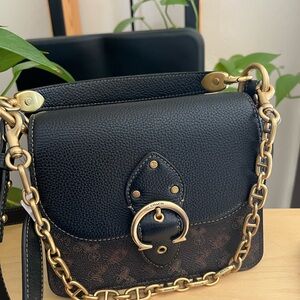 NWT Coach Beat 18 Shoulder Bag With Horse And Carriage Print Black